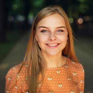 girl-1867092_1280
